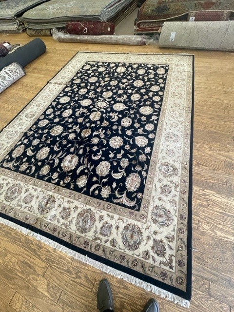 Living room rug in 9'x12'